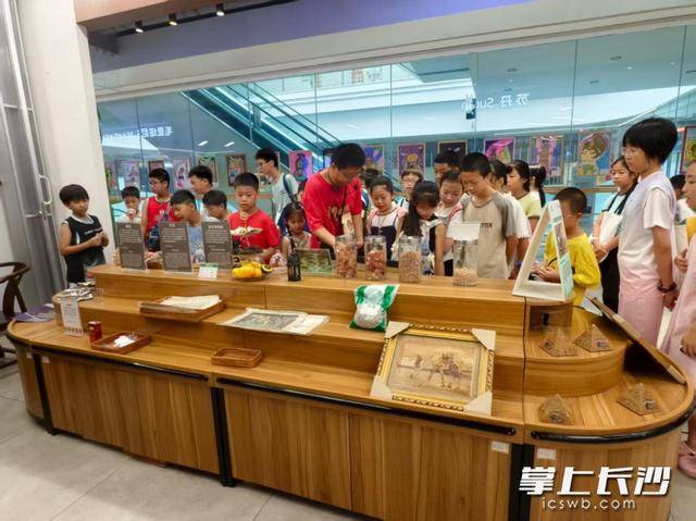 青少年“打卡”中非贸易示范园AG真人国际网站荷叶塘社区(图3)